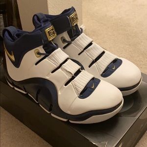 Lebron 4 navy bintage shoes pre owned